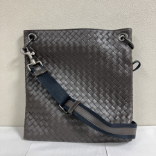 ボッテガ・ヴェネタ ブラウン イントレチャート スクエア ショルダーバッグ 買取実績です。