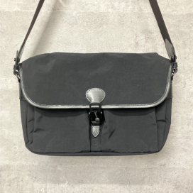 グレンロイヤルのナイロン カメラショルダーバッグ J2-0038の買取実績です。