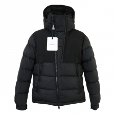 モンクレール E20914031985 LAVEDA ダウン 買取実績です。