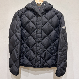 モンクレールの22年 ARVOUIN キルティング ダウンジャケットの買取実績です。