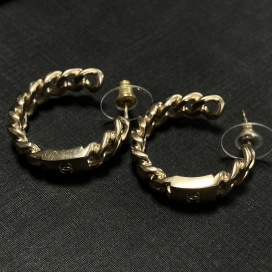 シャネルのB15P 15年 スプリングコレクション ゴールド 喜平ピアスの買取実績です。