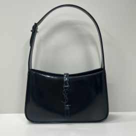 サンローランの657228 ブラック パテントレザー ル サンカセット ショルダーバッグの買取実績です。