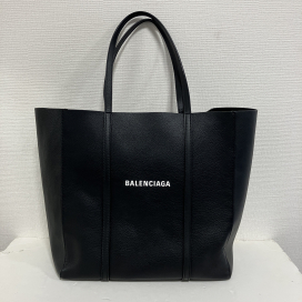 バレンシアガのブラック エブリデイトートS 551812の買取実績です。