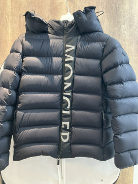 モンクレールの23年製 UME ダウンジャケットの買取実績です。