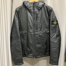 ストーンアイランド 631500277 プリマロフト オールレザー ナイロン リバーシブル フーディ ジャケット  買取実績です。