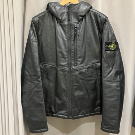 ストーンアイランドの631500277 プリマロフト オールレザー ナイロン リバーシブル フーディ ジャケット の買取実績です。