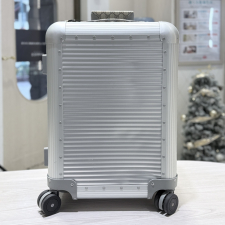 ファブリカ ペレッテリエ ミラノ ×GUCCI 743718 キャビン トロリー 36.6L マルチホイール キャリーケース 買取実績です。