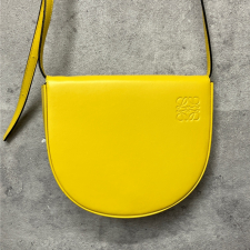 ロエベ イエロー レザー ヒール ショルダーポーチ 買取実績です。
