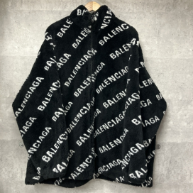 バレンシアガの19AW オールオーバーロゴフラフィージップアップファージャケットの買取実績です。