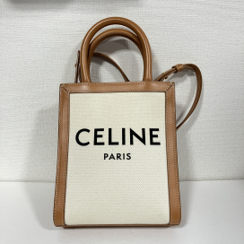 セリーヌの193302BNZ.02NT ミニ バーティカル カバ ショルダーバッグの買取実績です。