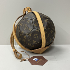 ルイヴィトン M99054 98年 フランスワールドカップ 記念 サッカーボール 買取実績です。