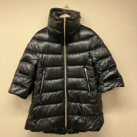 ヘルノのブラック Aラインダウンジャケット PI0001DICの買取実績です。