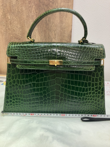 モラビト クロコダイルレザースカラ34ハンドバッグ 買取実績です。