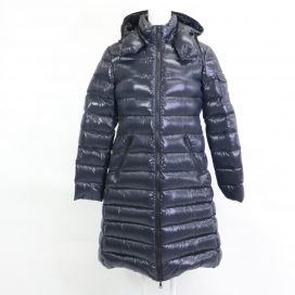 モンクレールのネイビー ダウンコート MOKAの買取実績です。