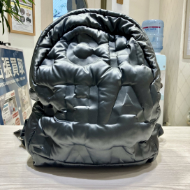 シャネルのブラック ドゥドーヌ エンボスロゴ ナイロン リュックの買取実績です。