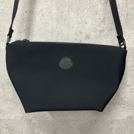 モンクレールの23年 PRYSM クロスボディバッグの買取実績です。