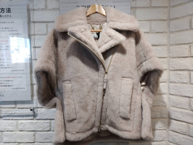 マックスマーラの23473624336 MANT テディベア ケープコートの買取実績です。