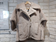 マックスマーラ 23473624336 MANT テディベア ケープコート 買取実績です。