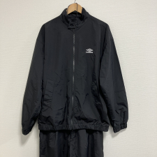 アンブロ 19SOコラボ ブラック ロゴプリント ナイロン ジャケット パンツ セットアップ 買取実績です。