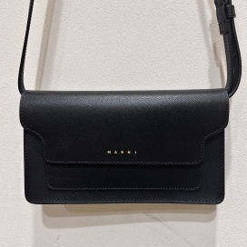 マルニのウォレット ショルダーバッグ TEMO0015U0 LV520 の買取実績です。