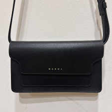 マルニ ウォレット ショルダーバッグ TEMO0015U0 LV520  買取実績です。