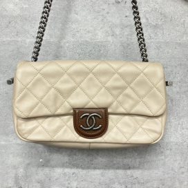 シャネルの6番台 バイカラー マトラッセ チェーンショルダーバッグの買取実績です。