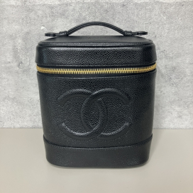 シャネルの7番台 ブラック キャビアスキン バニティバッグの買取実績です。