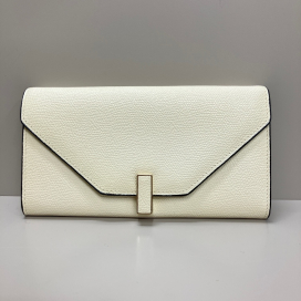 ヴァレクストラのレザー イジィデ チェーンウォレットの買取実績です。