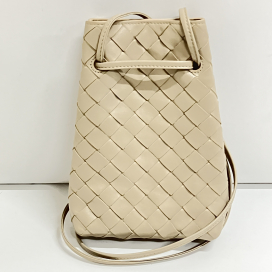 ボッテガ・ヴェネタのカーフレザー イントレチャート 巾着型 フォンポーチの買取実績です。