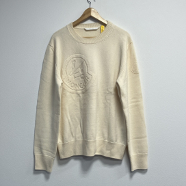 モンクレールの21年製 オフホワイト デカロゴ GIROCOLLO ニットセーターの買取実績です。