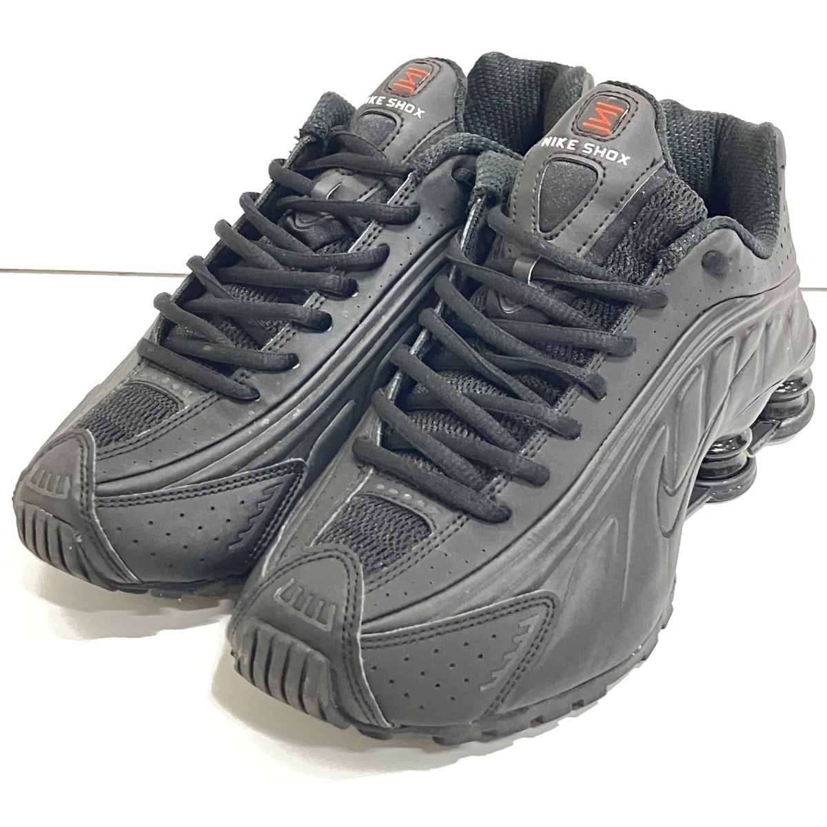 浜松入野でナイキを買取。ブラックカラーのショックスR4、R3565-004を 浜松入野でナイキを買取。ブラックカラーのショックスR4、R3565-004を