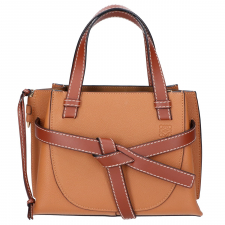 銀座でロエベを買い取り。ゲートトップハンドルミニの2WAY仕様のハンドバッグを買い取りました。状態は綺麗な状態の中古美品です。