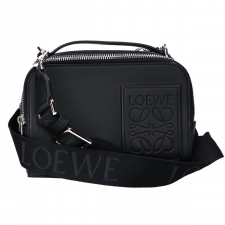 ロエベ 24年 サテンカーフスキン クロスボディカメラバッグ ミニ 買取実績です。