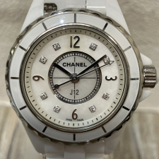シャネル  H2570 J12 8Pダイヤモンド マザーオブパールダイヤル クオーツ時計 買取実績です。
