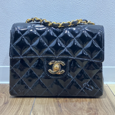 シャネル 2番台 ブラック パテント マトラッセ チェーンショルダーバッグ 買取実績です。