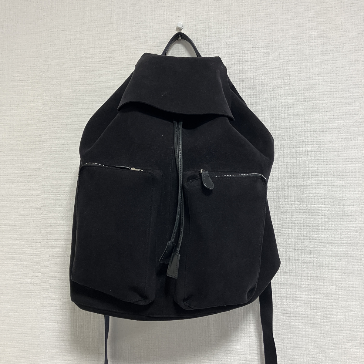 心斎橋でガンゾを買取。ブラックのウルトラスエードのバックパックを 