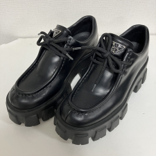 プラダ ブラック モノリス ブラッシュドレザー 厚底 ダービーシューズ 買取実績です。