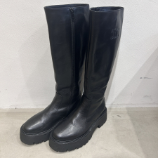 セリーヌ バルキー トリオンフ ジップド ロングブーツ 買取実績です。