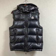 モンクレール 21年製 ブラック BORMES ボルム ダウンベスト 買取実績です。