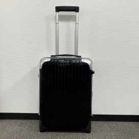 リモワのブラック 2輪スーツケース リンボ 880.52の買取実績です。