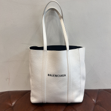 バレンシアガ ホワイト 551810 エブリデイトートXS トートバッグ 買取実績です。