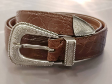 ブルネロクチネリ プンターレ SV800バックル クロコダイルレザーベルト 買取実績です。