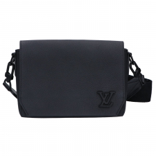 ルイヴィトン M24769  LVアエログラムテイクオフ・メッセンジャー PM 買取実績です。