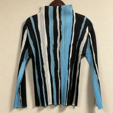 イッセイミヤケ　プリーツプリーズ PP01-JK575 ブラック ライトブルー  プリーツ カットソー 買取実績です。