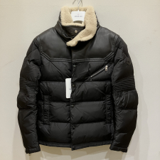 モンクレール LEO シープスキン切替 ボア ダウンジャケット 買取実績です。