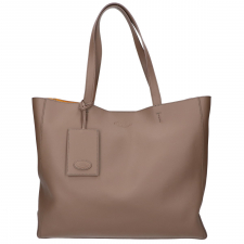 トッズ カーフレザー ショッピングバッグ ミディアム 買取実績です。