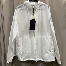 プラダ SGC835 24年 ホワイト トライアングルロゴ ナイロン ジャケット 買取実績です。