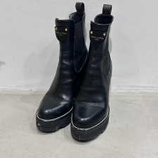 ルイヴィトン 1AABB7 LV ボブール アンクルブーツ 買取実績です。