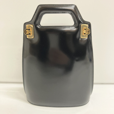 フェラガモ ブラック ワンダ ミニバッグ 213949 762502 買取実績です。
