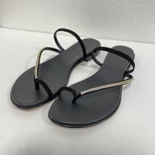 イルサンダロオブカプリ ブラック ラインビジューサムトングサンダル 買取実績です。